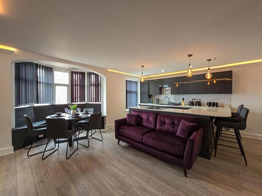 Luxuriously 4-bed Wg Apartment Blackpool