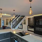 Luxuriously 4-Bed Wg Apartment