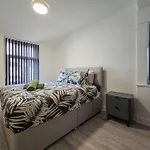 Luxuriously 4-Bed Wg Apartment