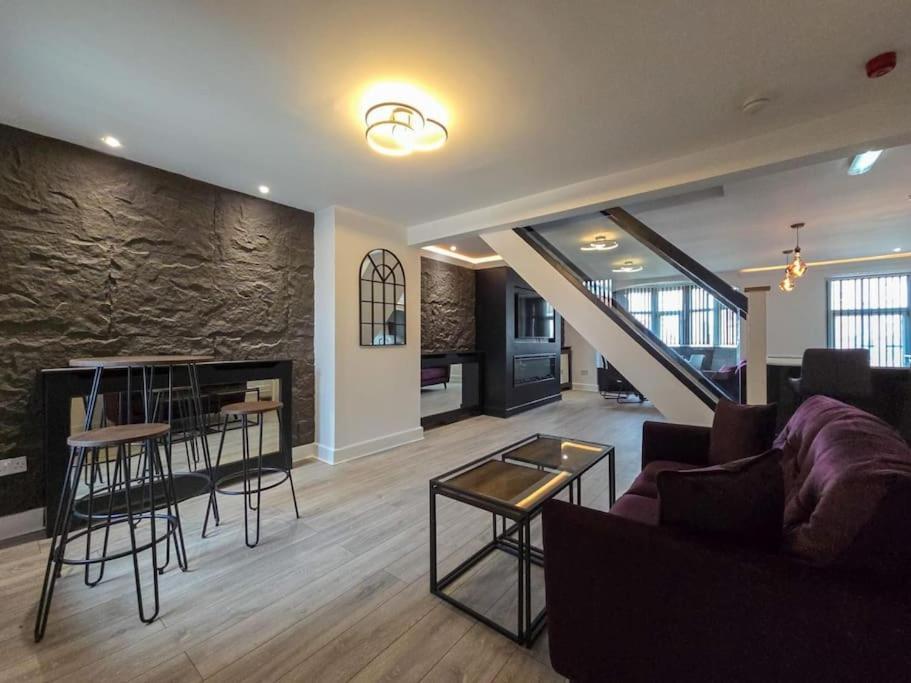 Luxuriously 4-bed Wg